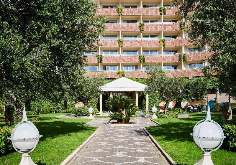 Hotel Rome Cavalieri A Waldorf Astoria