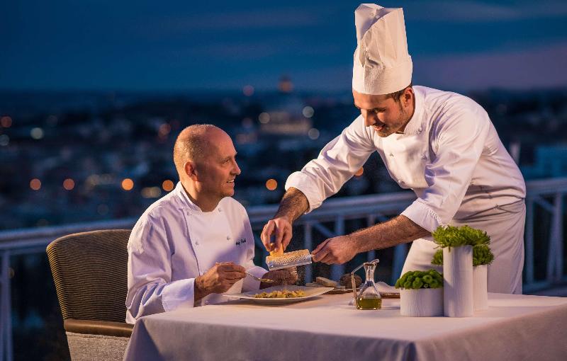 Hotel Rome Cavalieri A Waldorf Astoria