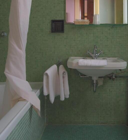 هتل Royal Victoria