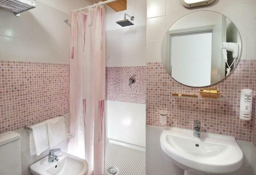 호텔 Saint Tropez Spa & Restaurant