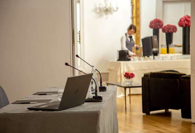 בית מלון כפרי Savoy