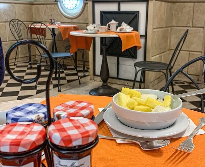 בית מלון כפרי Savoy