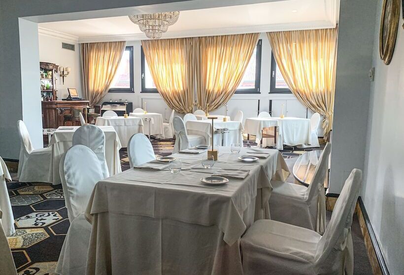 בית מלון כפרי Savoy