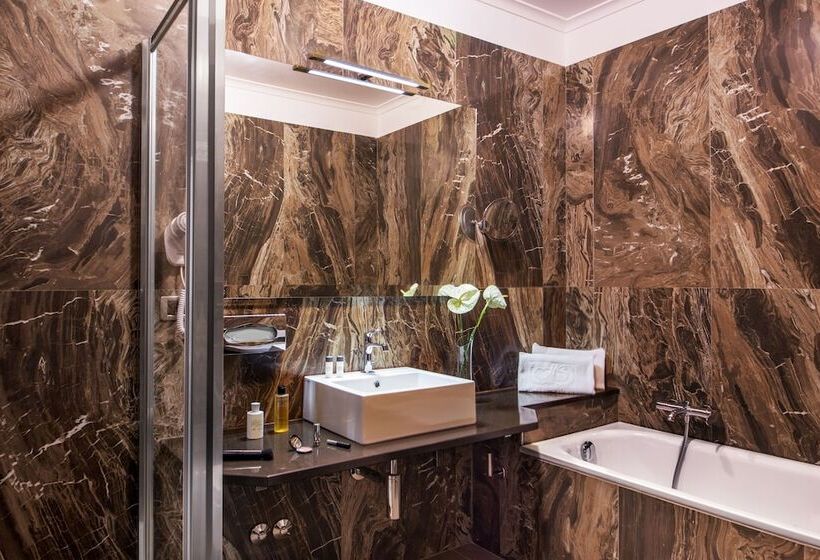 בית מלון כפרי Savoy