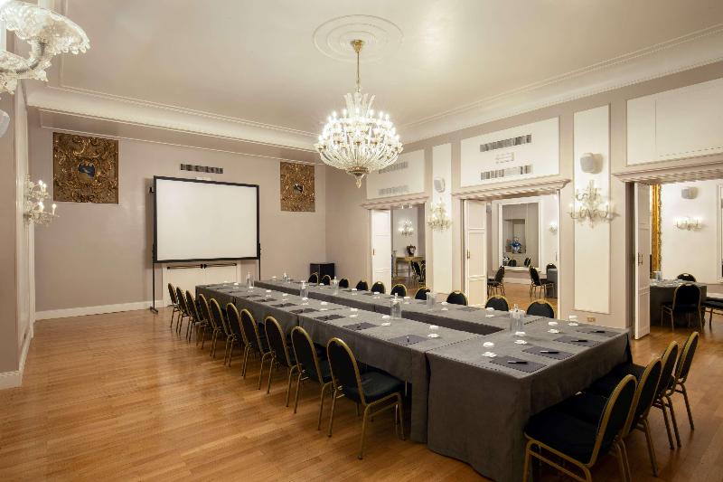 בית מלון כפרי Savoy