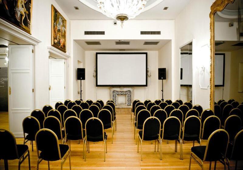 בית מלון כפרי Savoy