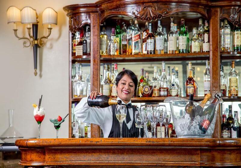 בית מלון כפרי Savoy