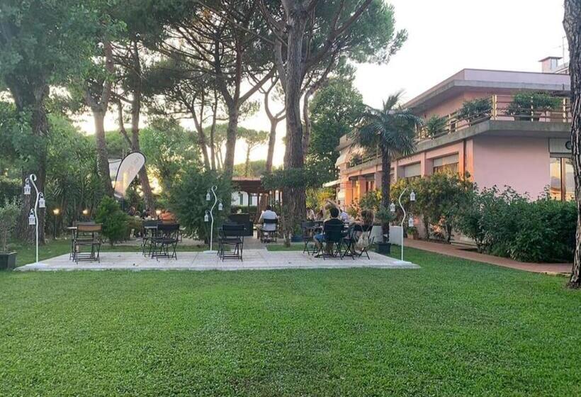 호텔 & Restaurant Storyville