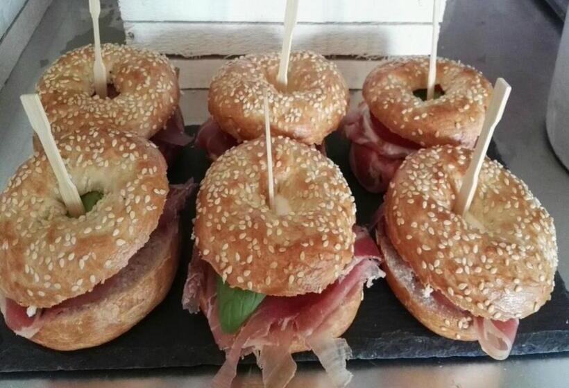 호텔 & Restaurant Storyville