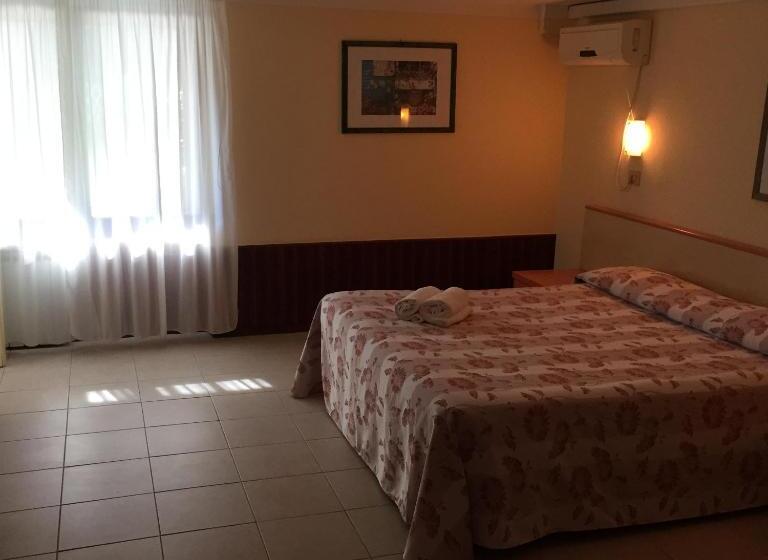 호텔 & Restaurant Storyville