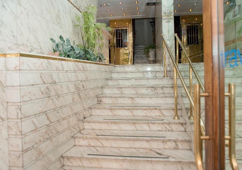 בית מלון כפרי Tritone