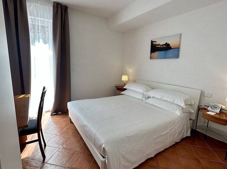 فندق Villa Domizia