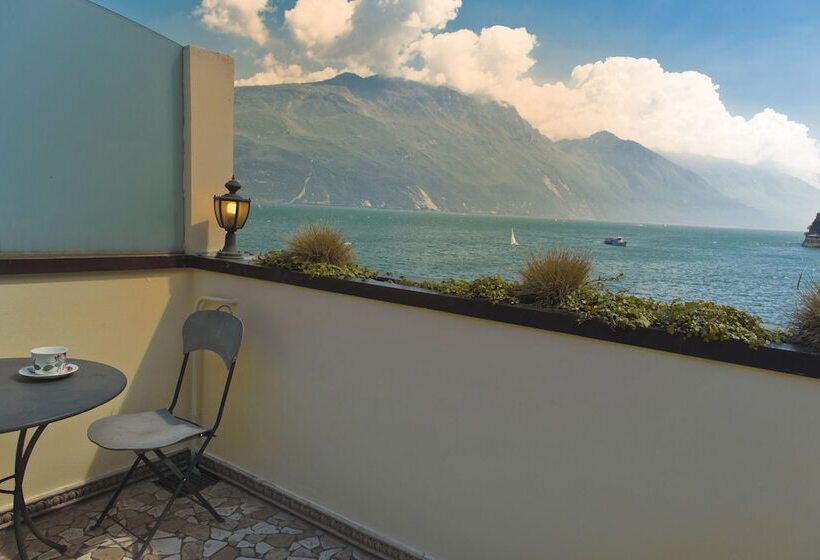 Резиденция Bellavista Lakefront Hotel & Apartments