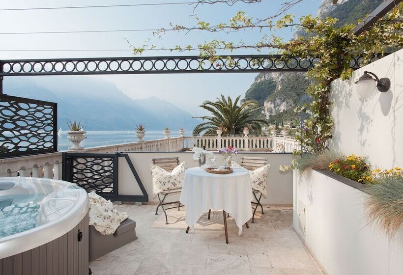 Резиденция Bellavista Lakefront Hotel & Apartments