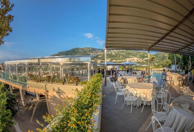 Grand Hotel Moon Valley