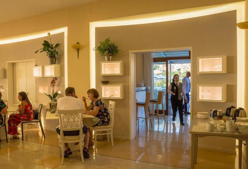 Grand Hotel Moon Valley