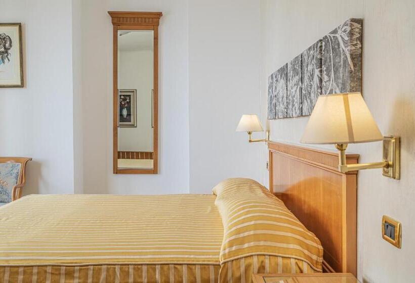 Grand Hotel Moon Valley