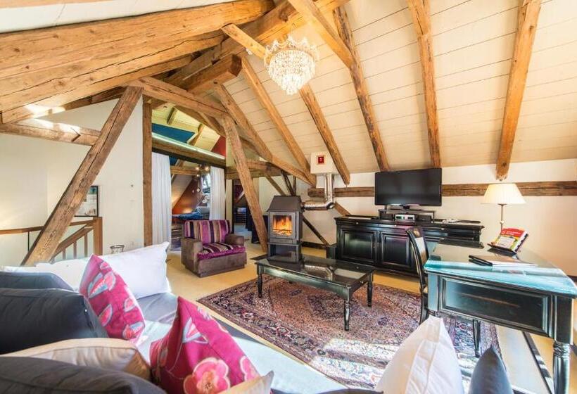 בית מלון כפרי Adler Suite & Stube