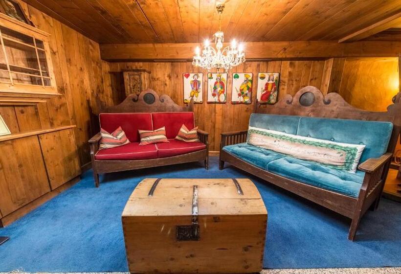 בית מלון כפרי Adler Suite & Stube