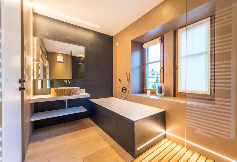 בית מלון כפרי Adler Suite & Stube