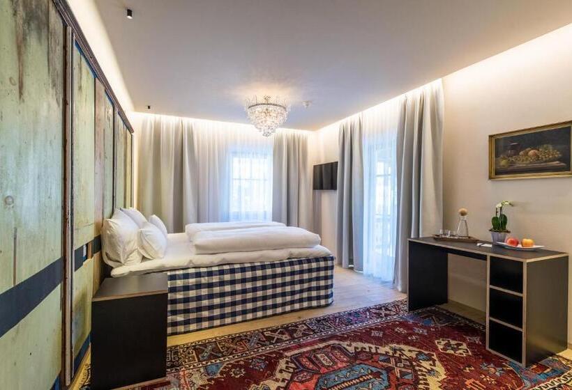 בית מלון כפרי Adler Suite & Stube