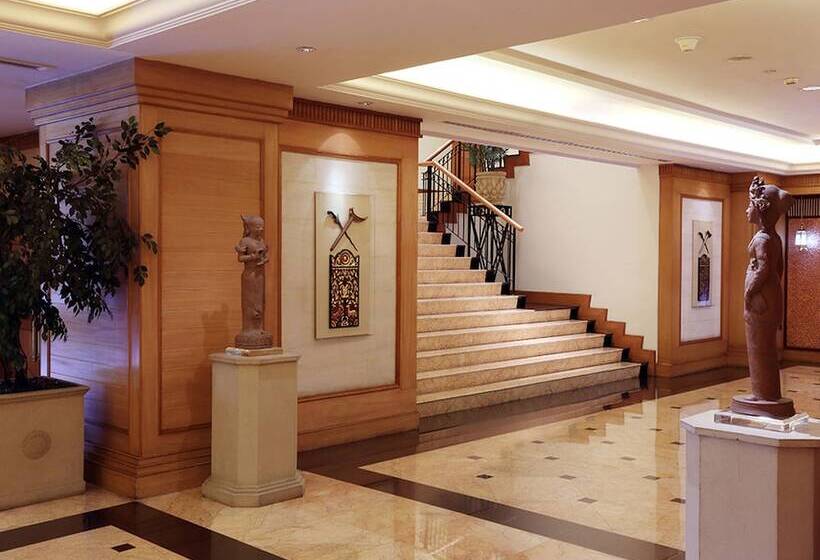 Отель Aryaduta Menteng