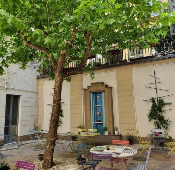 Green Class Hotel Astoria