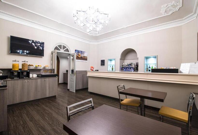 Green Class Hotel Astoria