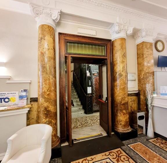 Green Class Hotel Astoria