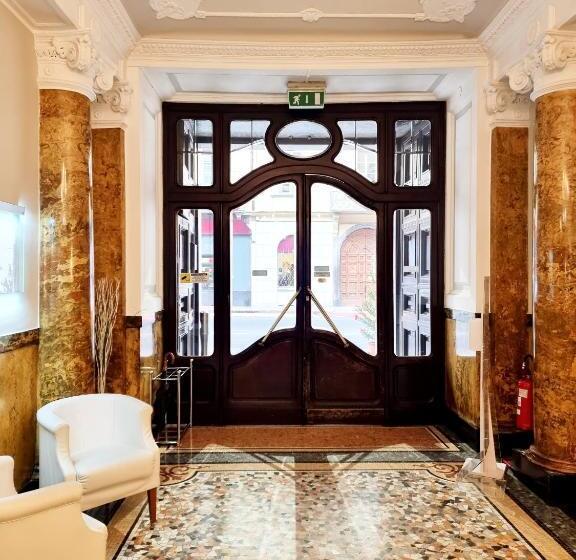 Green Class Hotel Astoria