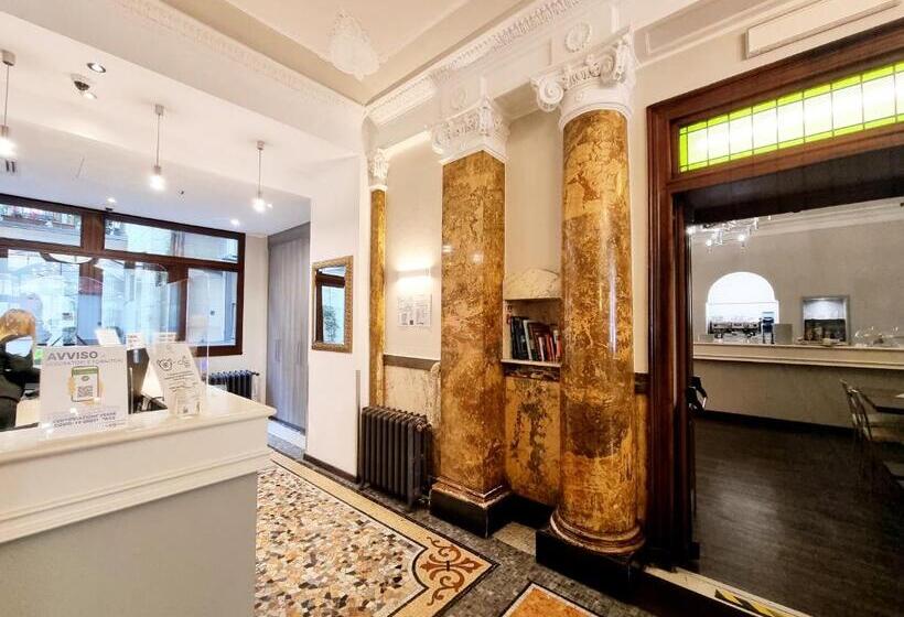 Green Class Hotel Astoria