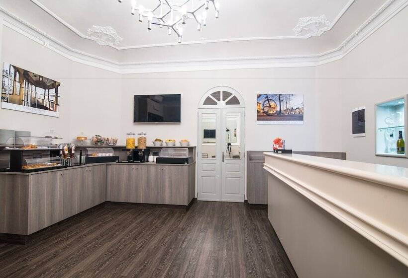 Green Class Hotel Astoria