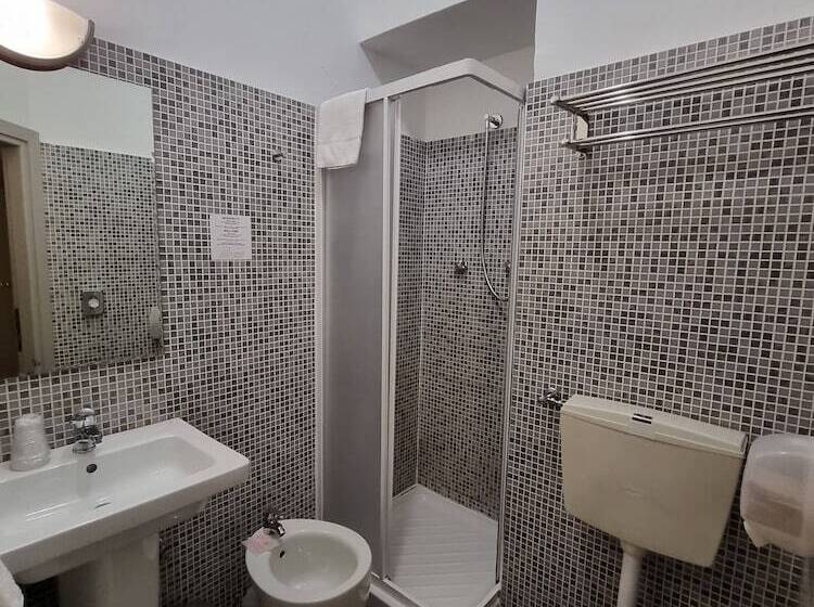 Green Class Hotel Astoria