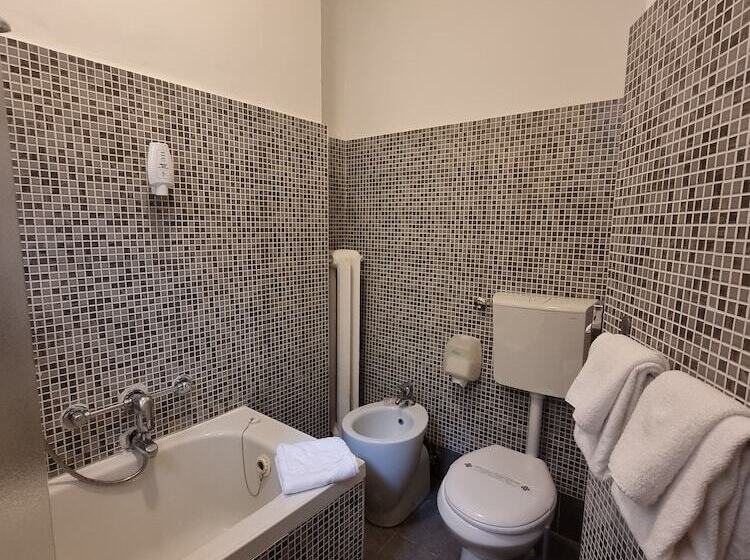 Green Class Hotel Astoria