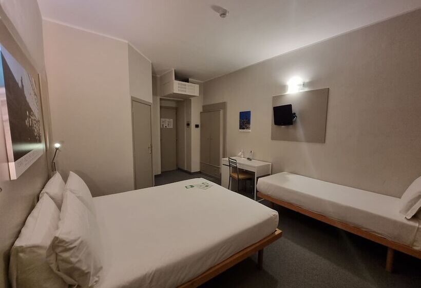 Green Class Hotel Astoria