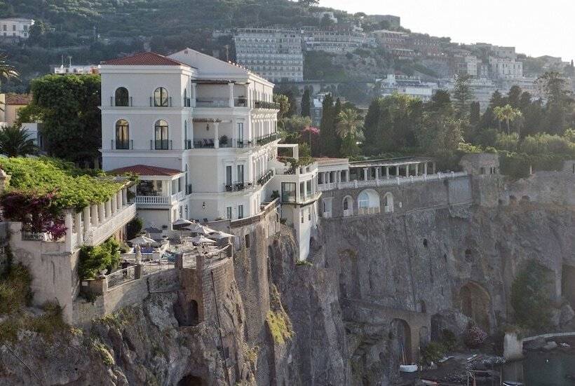 בית מלון כפרי Bellevue Syrene