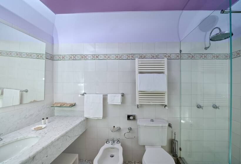 בית מלון כפרי Bellevue Syrene