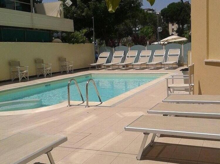 Отель Diplomatic