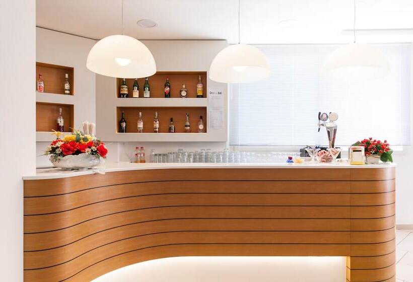 Отель Diplomatic