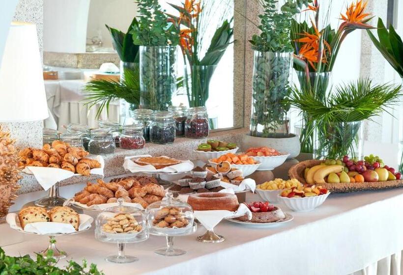 هتل Due Lune Puntaldia Resort & Golf