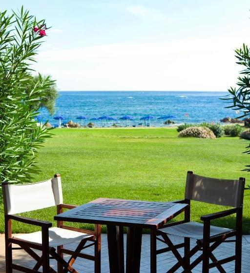 هتل Due Lune Puntaldia Resort & Golf