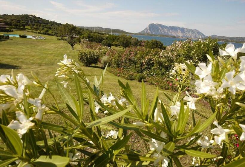 هتل Due Lune Puntaldia Resort & Golf