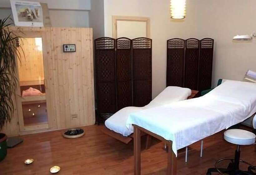 בית מלון כפרי Eden Beach Club