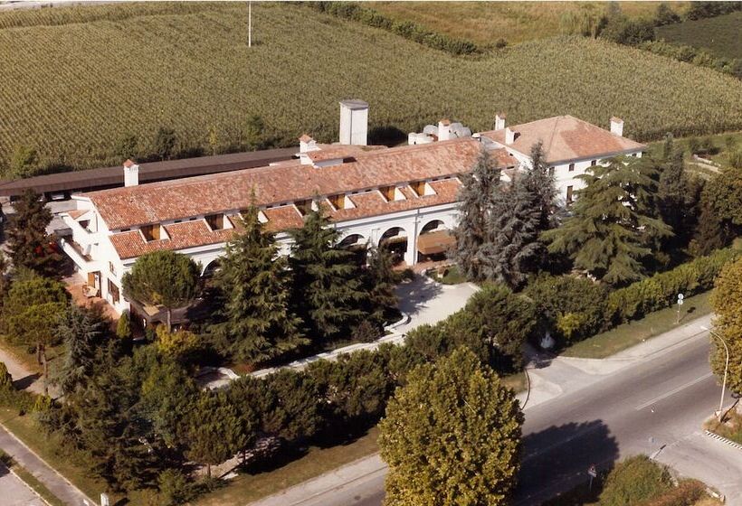 בית מלון כפרי El Rustego