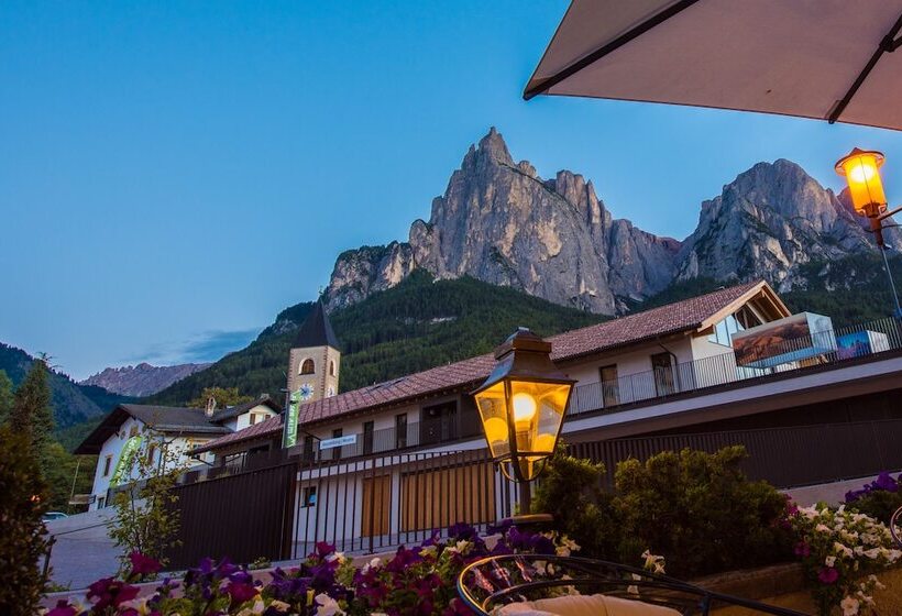 Отель Enzian Genziana