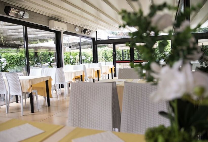 Ih Hotels Milano Eur   Trezzano Sul Naviglio