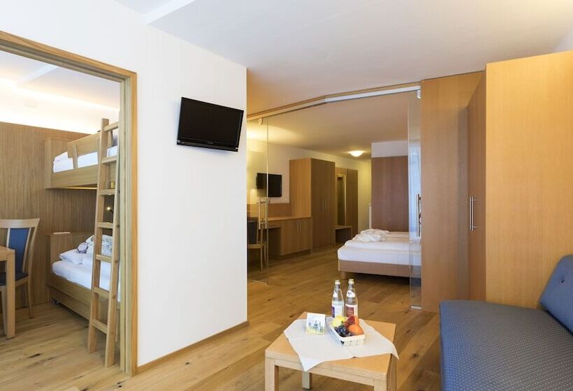 בית מלון כפרי Family Resort Rainer