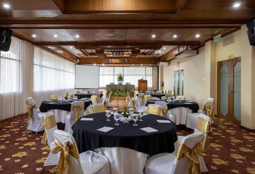 酒店 Truntum Kuta Formerly Grand Inna Kuta