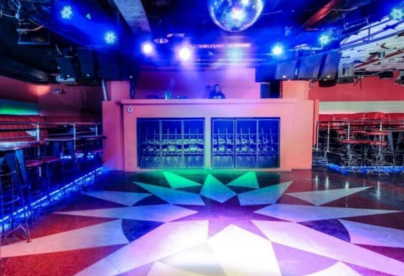 호텔 Grand Menteng