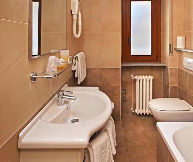 فندق Holiday Debili